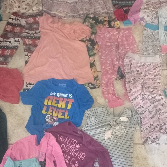 Girls clothing lot - 25 items mostly 4-5 and 5-6 size with a few 7 - Picture 2 of 5